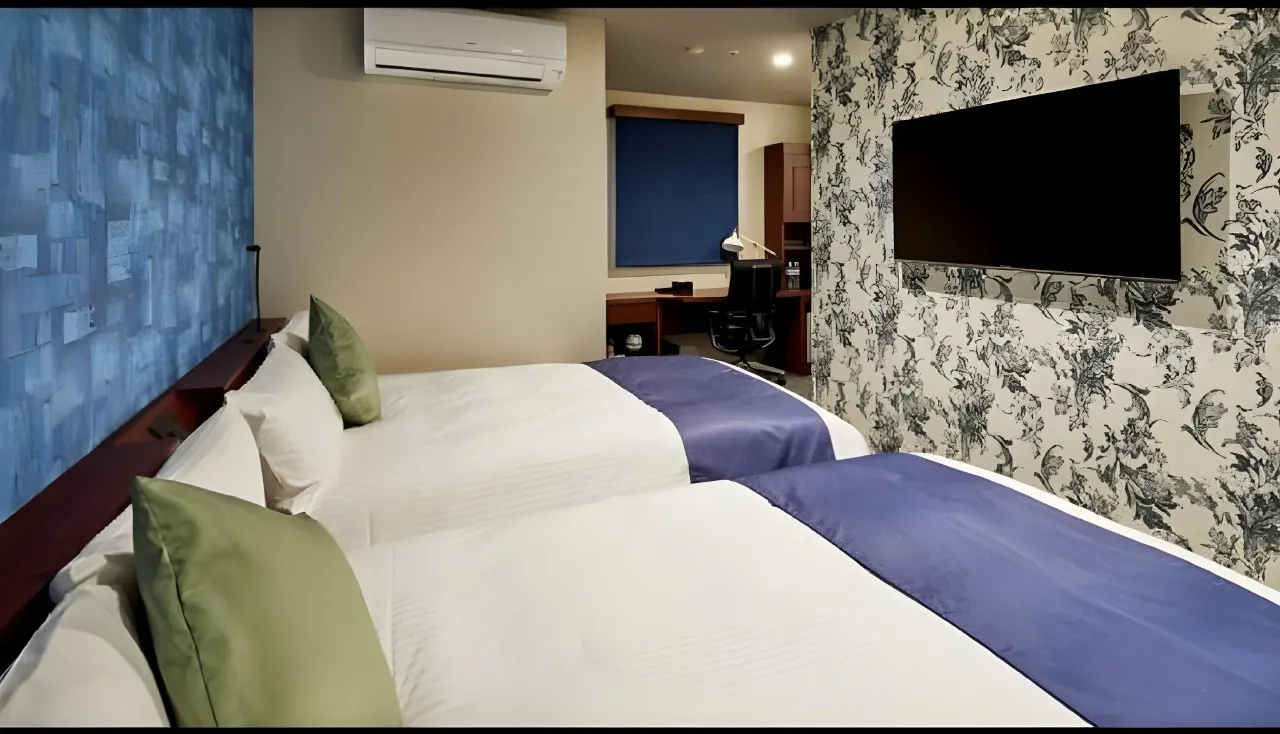 MANGA CAVE WHITE — all-white manga room