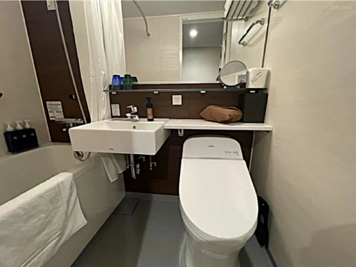 MANGA CAVE BLACK — all-black manga room