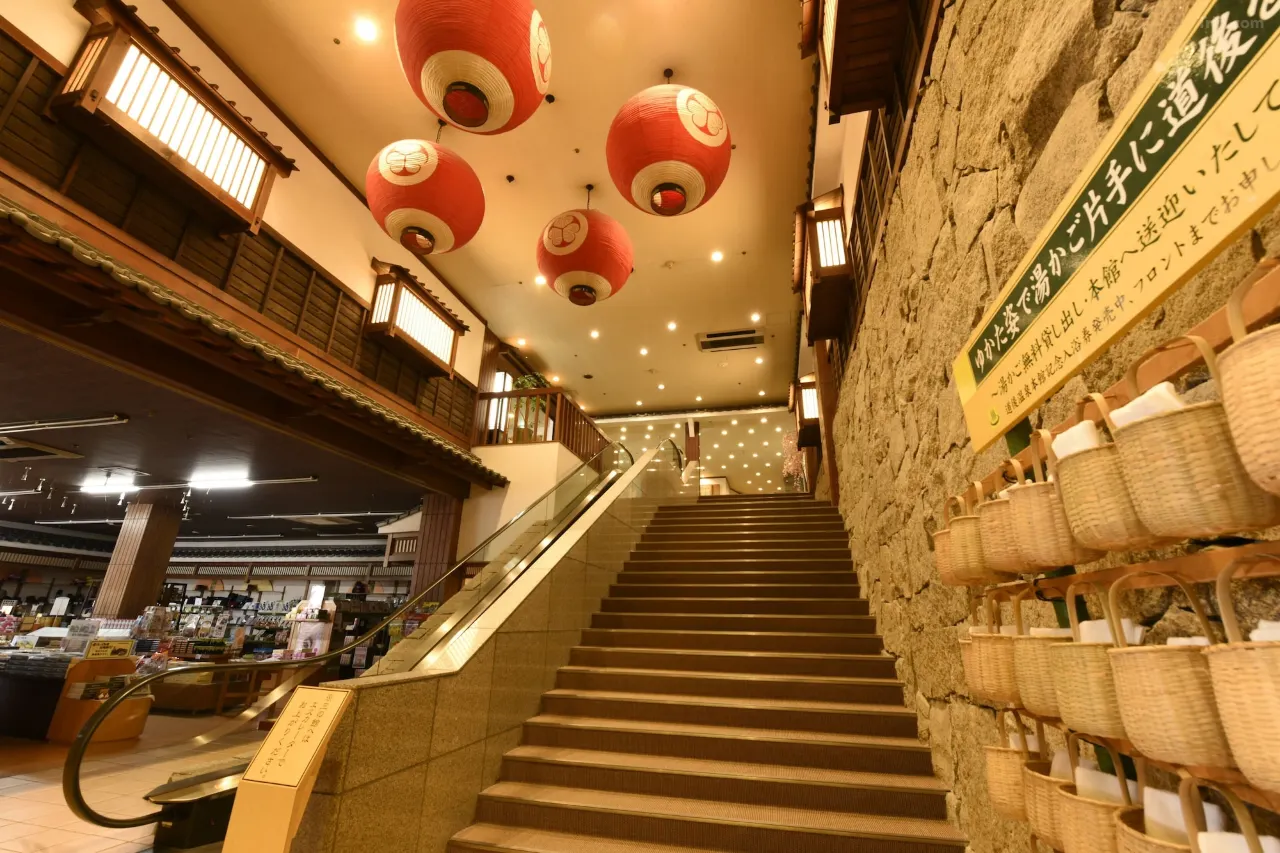 Rooftop open-air bath Hoshi no Yu with Matsuyama Castle view