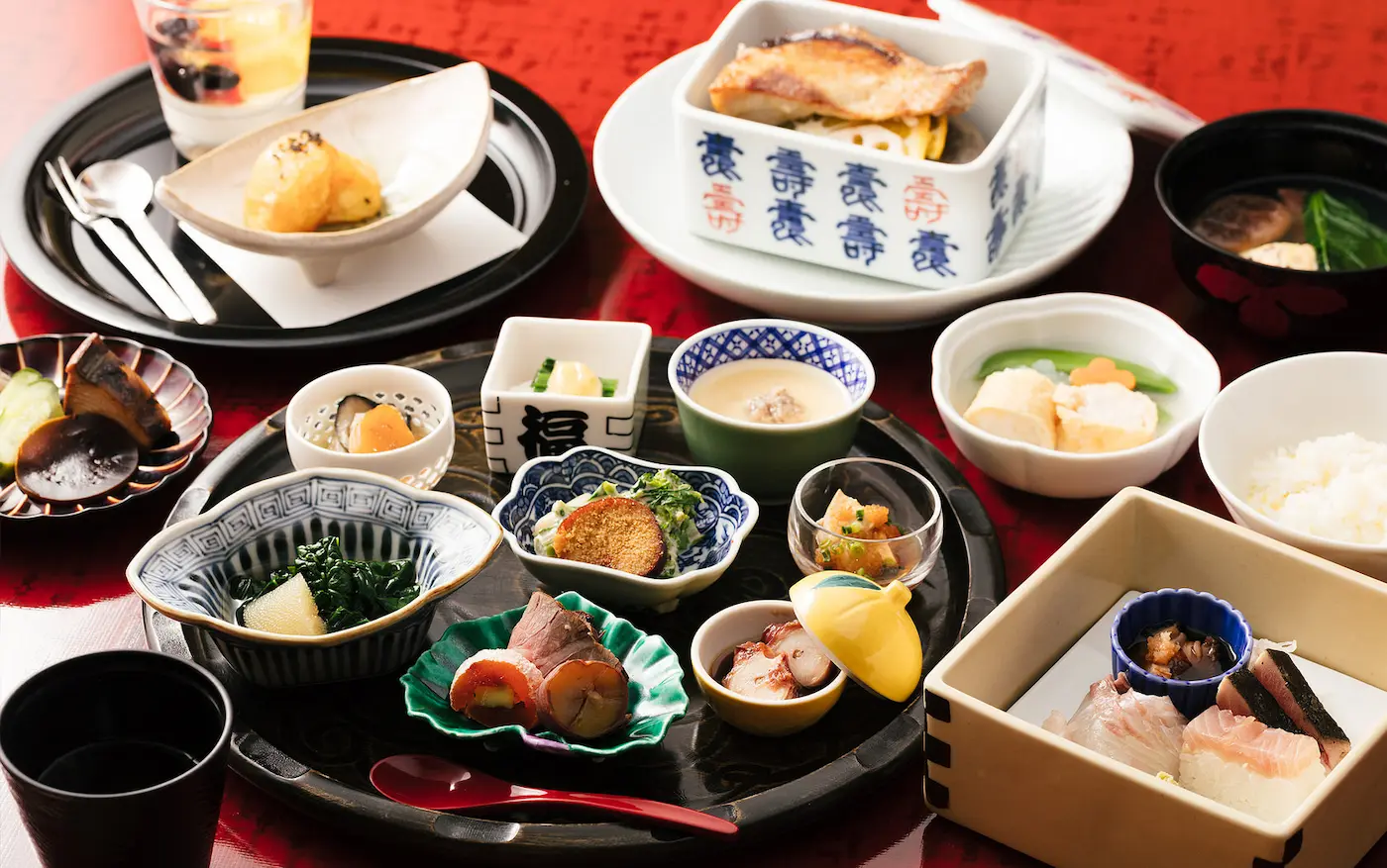 Daimaru Besso 大丸別荘 — kaiseki dinner course beautifully plated in private dining room, featuring seasonal Fukuoka ingredients. | Hotel Manga