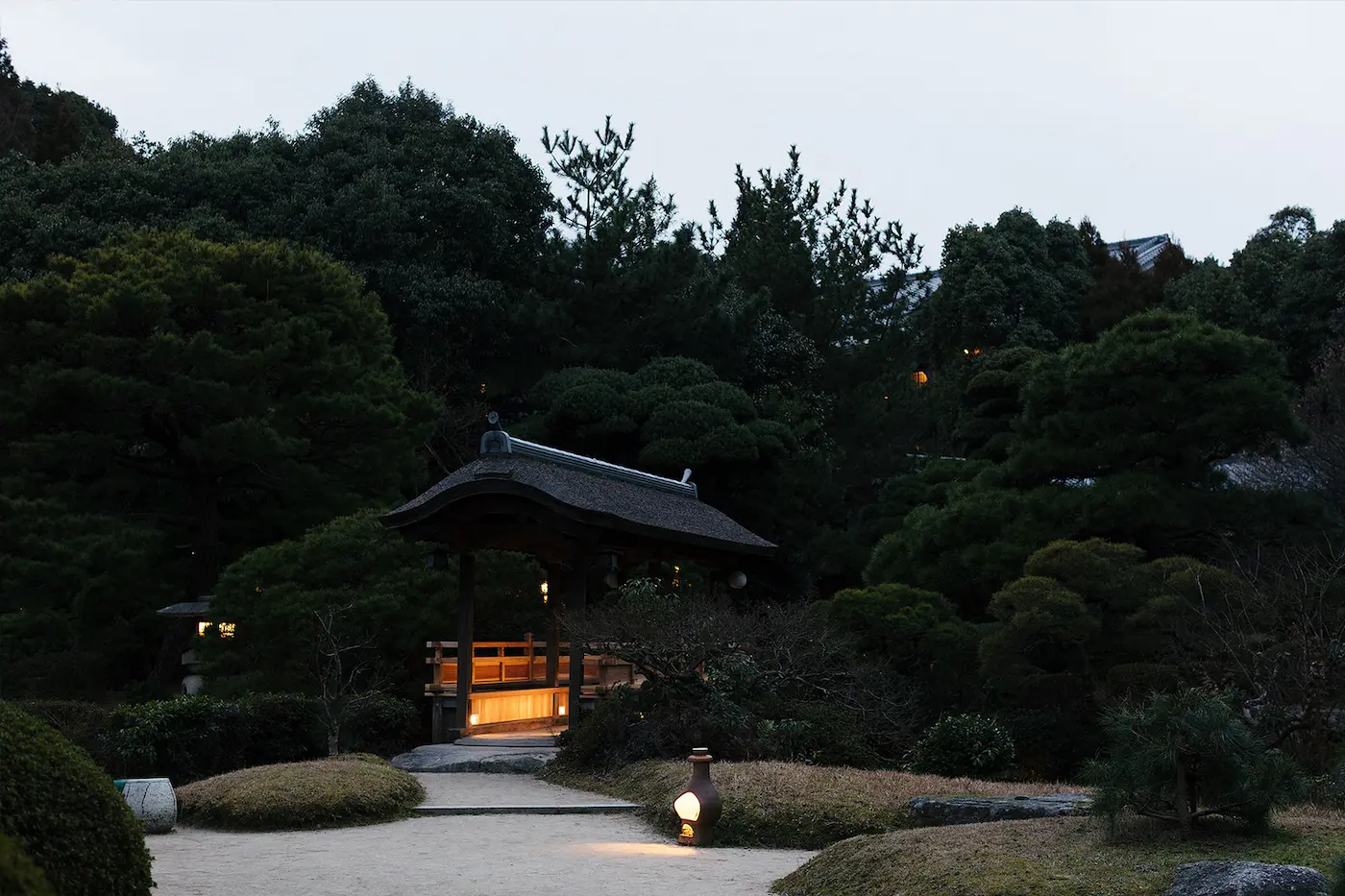 Daimaru Besso 大丸別荘 — traditional Japanese tatami room with shoji screens, seasonal decor, and garden views at Futsukaichi Onsen, Chikushino | Hotel Manga