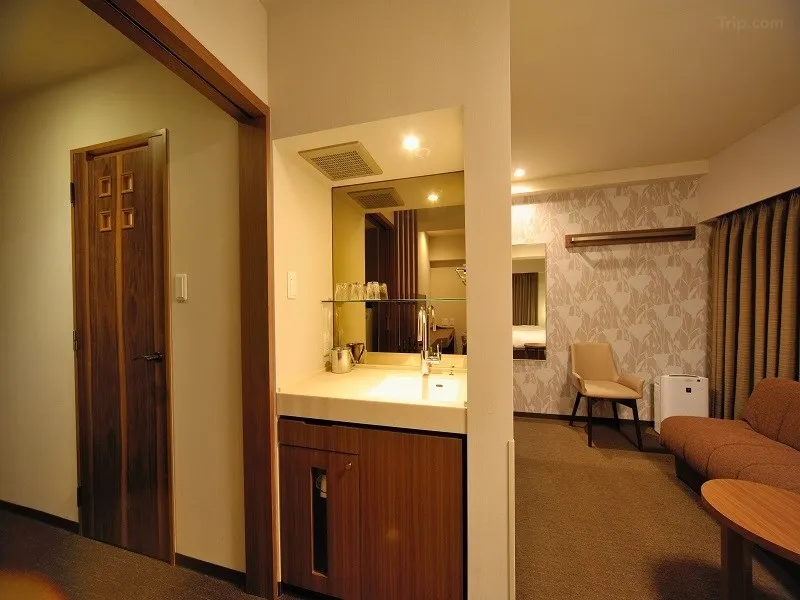 Public communal bath at Dormy Inn Meguro Aobadai with Hiroshige woodblock print artwork