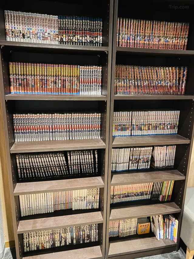 Manga library shelves at Dormy Inn Express Meguro Aobadai — hundreds of volumes available to guests