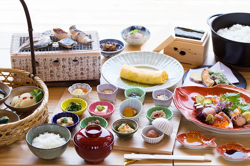 Cocoon cottage with wooden deck and sea view