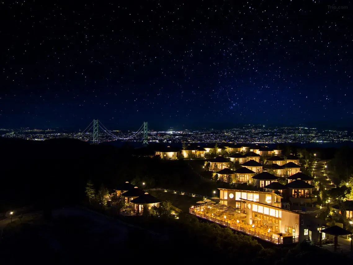 Grand Chariot Hokutoshichisei 135° — luxury glamping on Awaji Island with starry sky