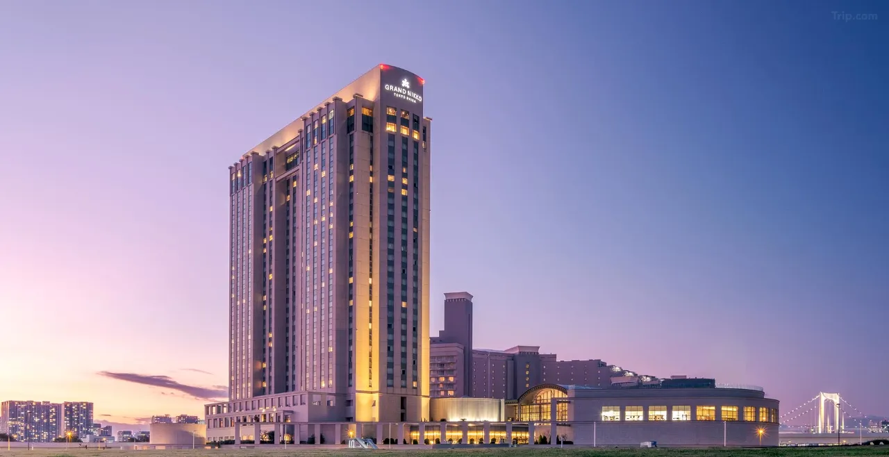 Grand Nikko Tokyo Daiba hotel exterior with Rainbow Bridge and Tokyo Bay — Death Note pilgrimage Odaiba