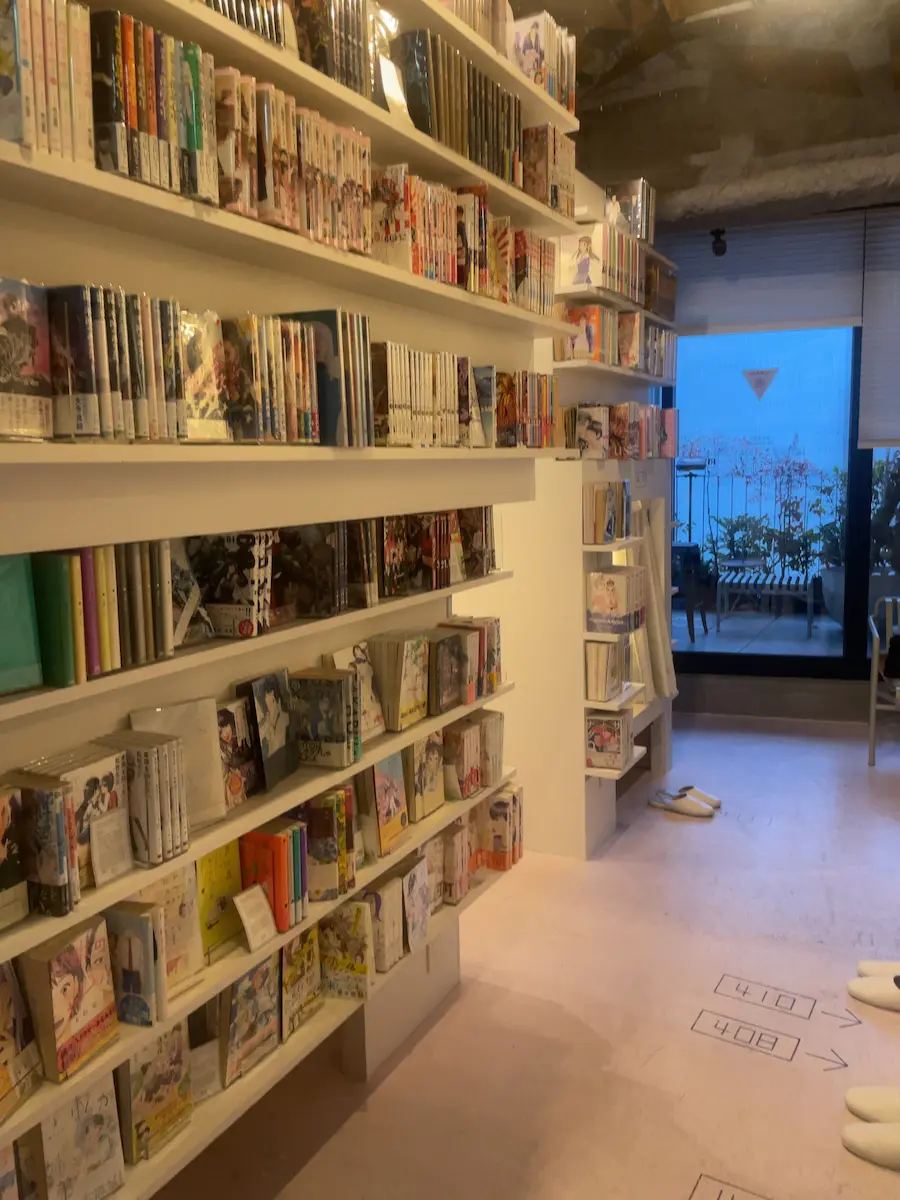 Floor-to-ceiling manga shelves at Manga Art Hotel Tokyo