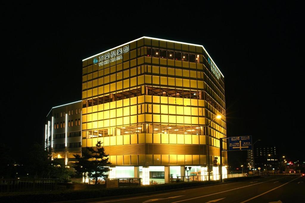 Yokohama Minatomirai Manyo-Club exterior at night