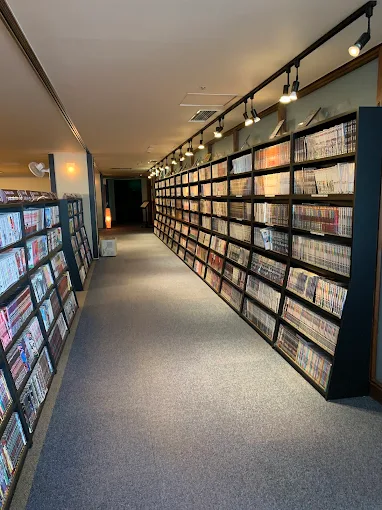 Yokohama Minatomirai Manyo-Club - Extensive manga library and relaxation area for guests