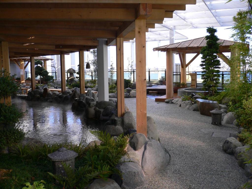 Yokohama Minatomirai Manyo-Club - Traditional rooftop rotenburo with authentic stone baths and city panoramas.