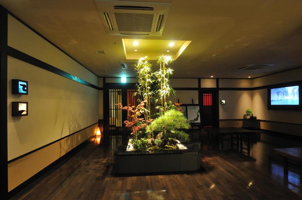 Yokohama Minatomirai Manyo-Club - Elegant hotel lobby with a traditional Japanese miniature garden, bamboo, and pine trees.