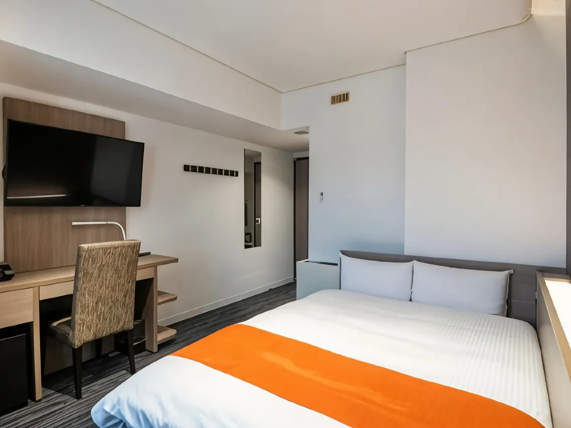 15,000-volume comic reading room