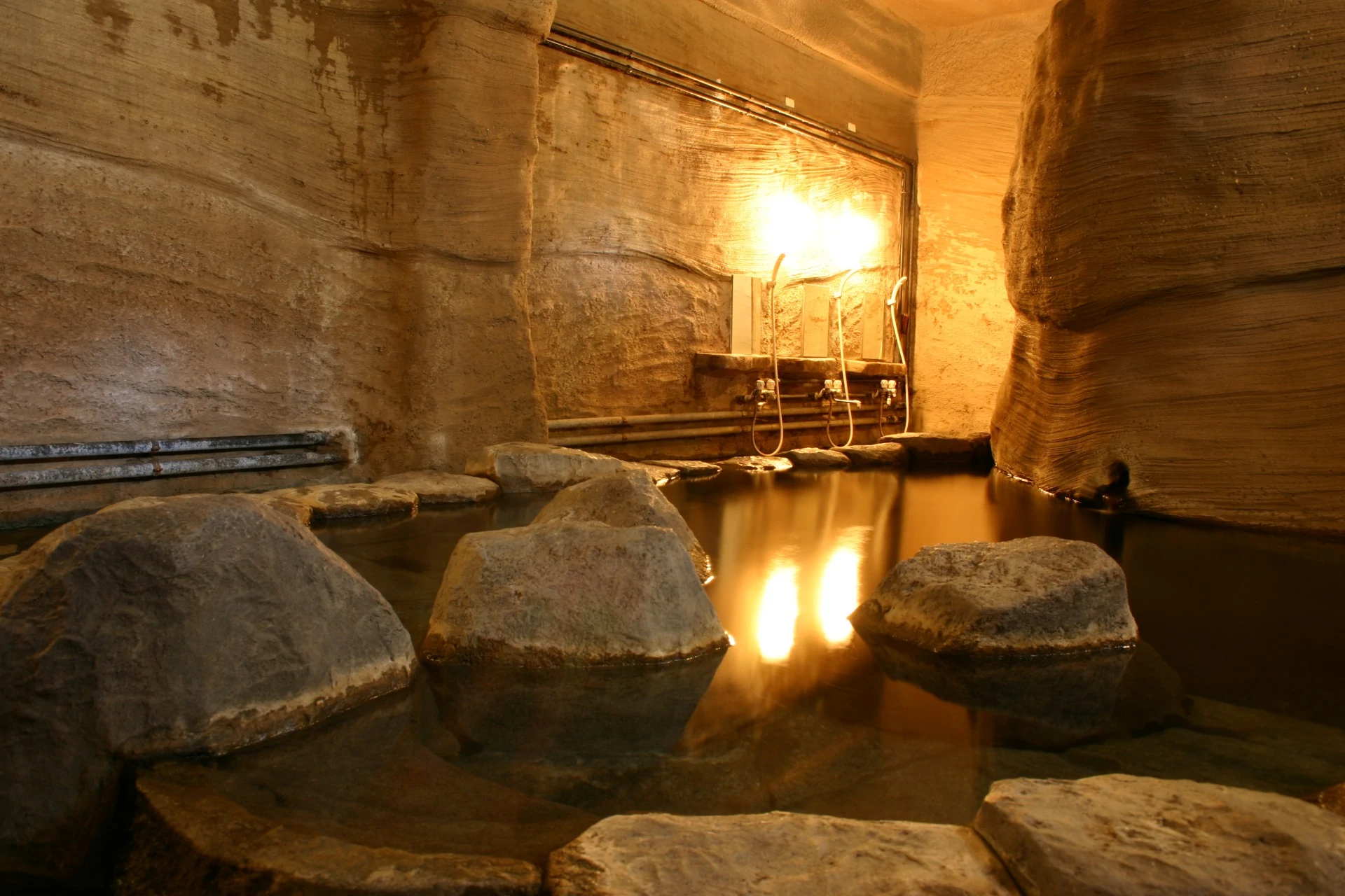 Sankosou ryokan 山湖荘 in Nukabira Onsen Hokkaido — irori hearth inn with cave hot spring bath and Daisetsuzan mountain backdrop
