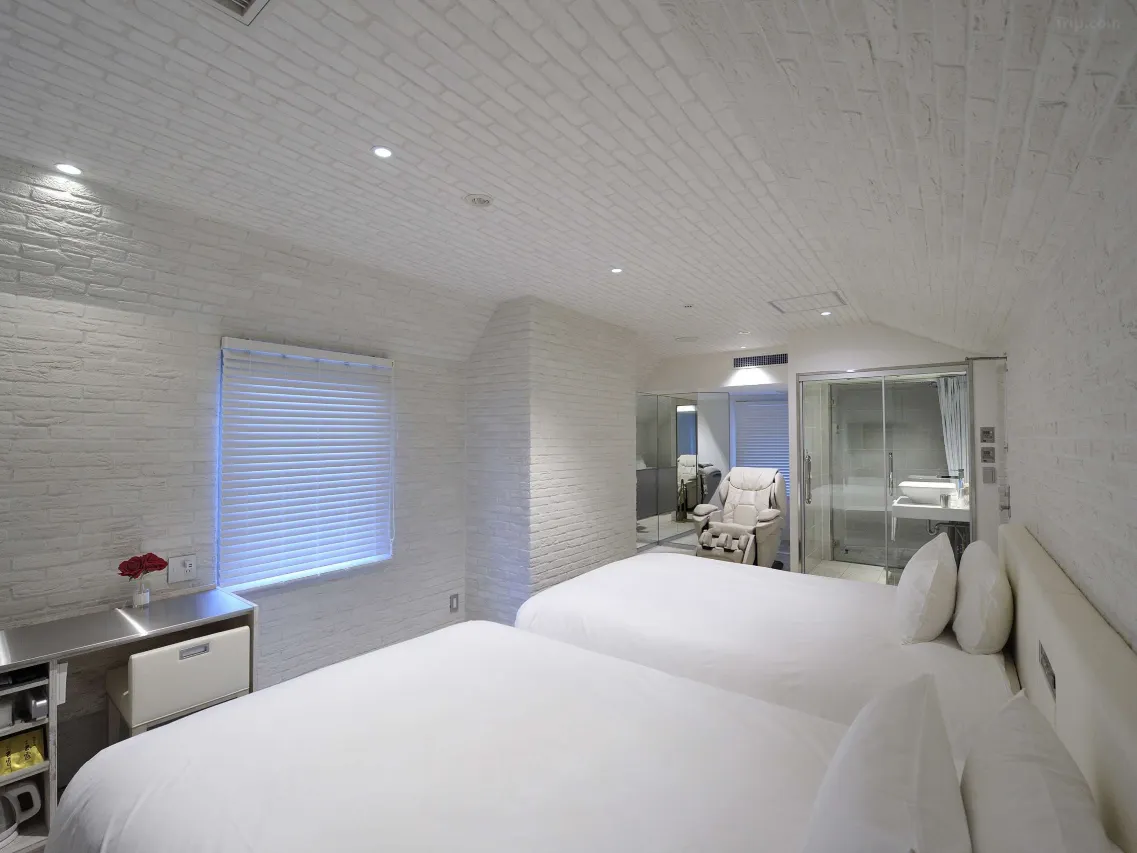 Shibuya Hotel En — Factory Modern room